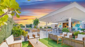 AMENITIES - Rooftop Pool, Balcony, Hollywood Beach Broad walk (Hollywood)