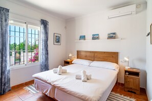 3 chambres, fer et planche à repasser, Wi-Fi gratuit, draps fournis