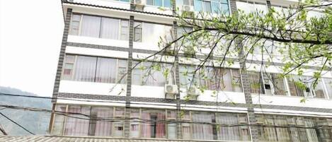 المنشأة من الخارج