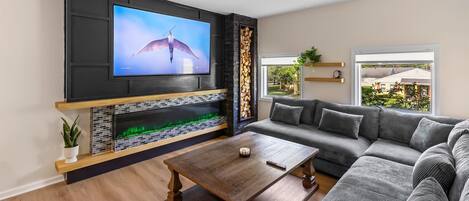 TV, lareira, escritórios