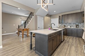 Interior - DT Modern 5BR w BBQ and more (Indianapolis)