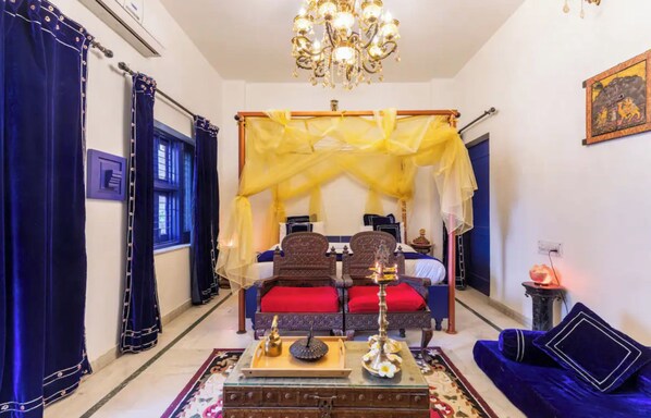 Bureau, espace de travail pour ordinateur portable