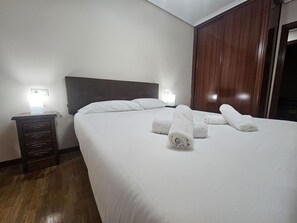 2 habitaciones, tabla de planchar con plancha y wifi gratis 
