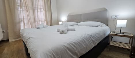 2 chambres, fer et planche à repasser, Wi-Fi gratuit, draps fournis