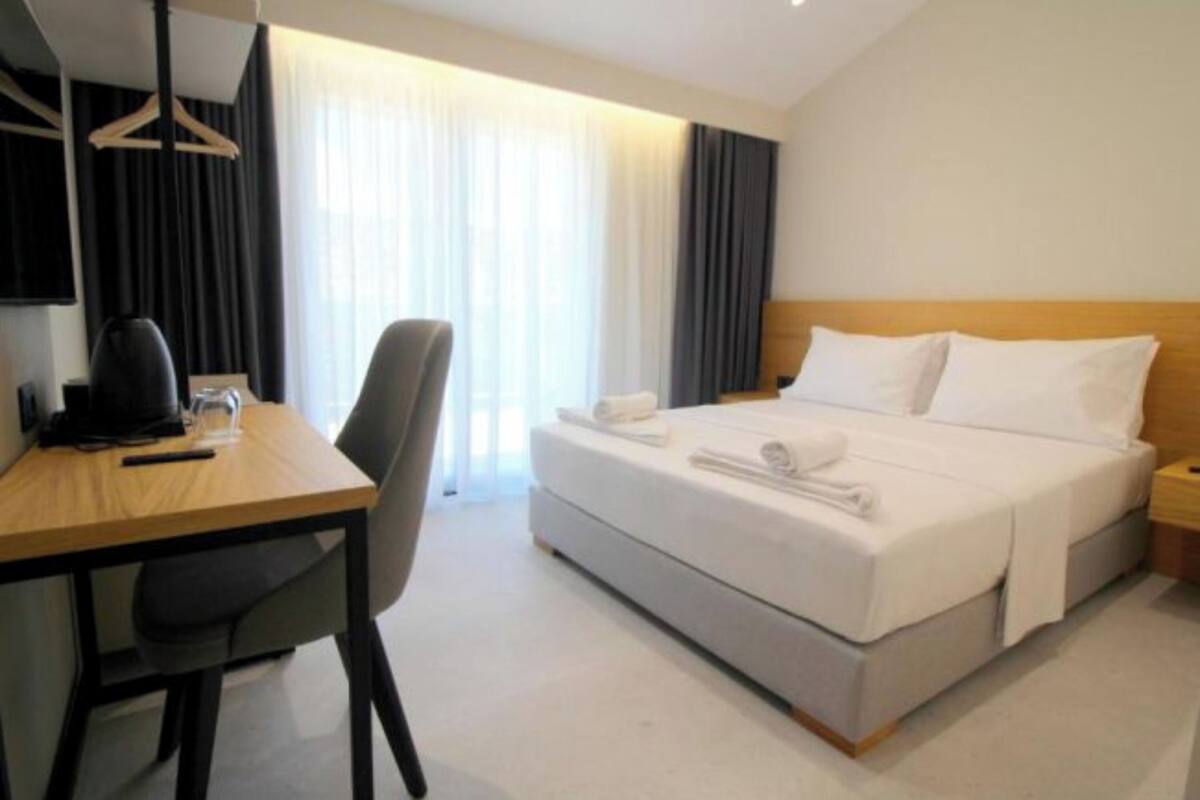Minibar, caja fuerte, escritorio y cortinas opacas