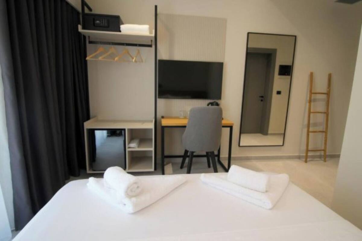 Minibar, caja fuerte, escritorio y cortinas opacas
