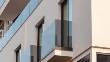 Vista frontal de la propiedad