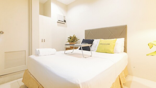 Queen Room | Desk, free WiFi, bed sheets