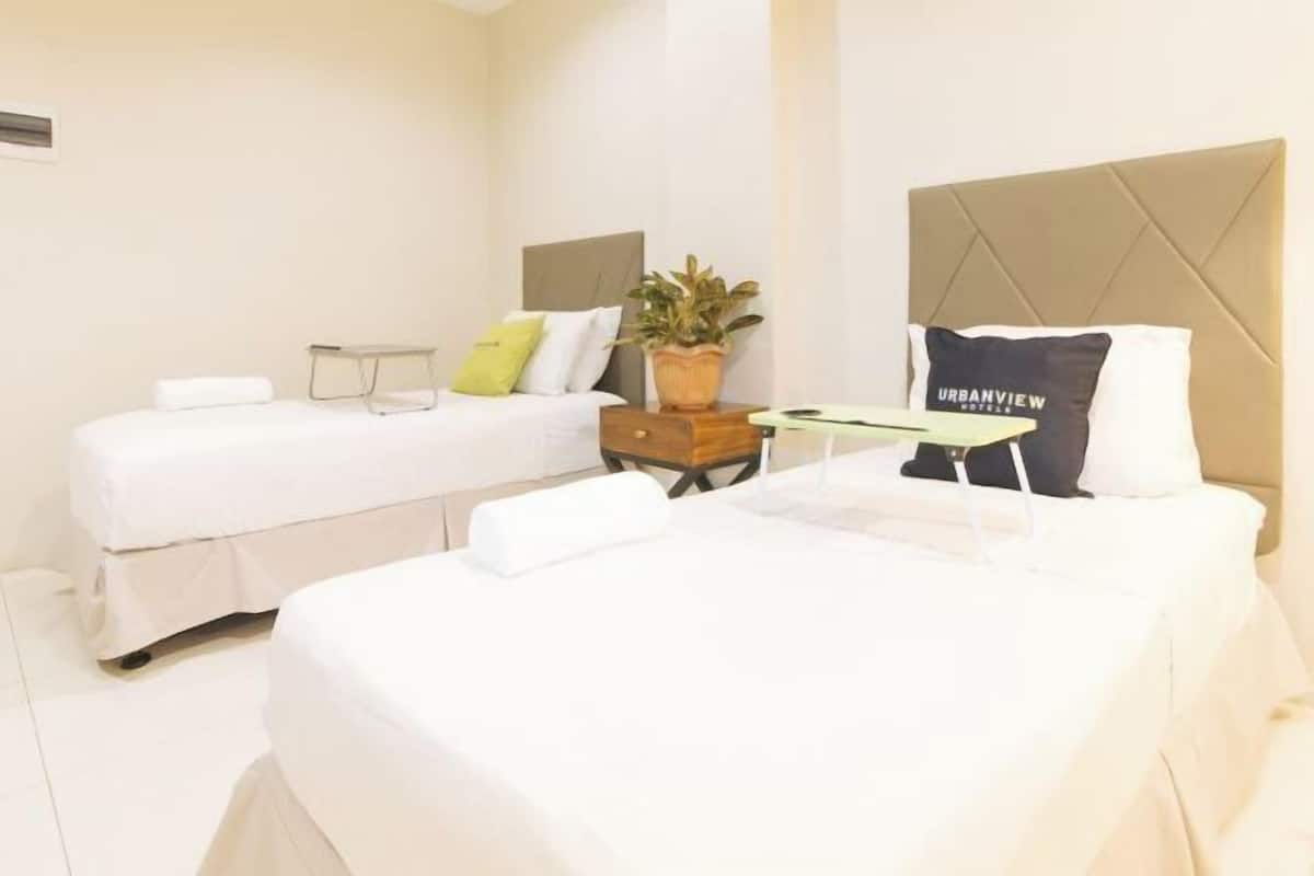 Desk, free WiFi, bed sheets