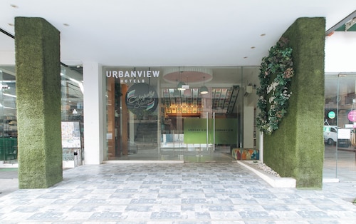 UrbanView @ Lacson Street Bacolod City by RedDoorz