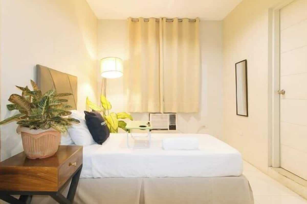 Desk, free WiFi, bed sheets