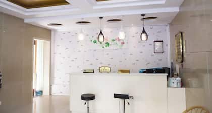 Hualian Express Hotel (Peking University Gate, Huangshan District)