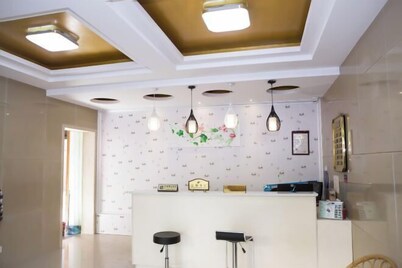 Hualian Express Hotel (Peking University Gate, Huangshan District)