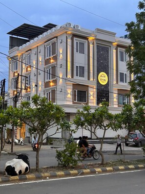 Front of property - Hotel Rudhav Palace (Ujjain)