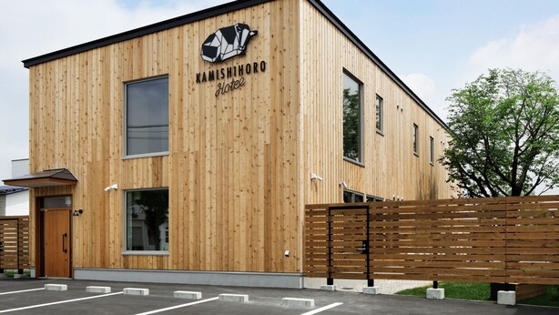 A modern building with a wooden facade, a large window, and a sign that reads 'Kamishihoro Hotel.' - Kamishihoro Hotel (Kamishihoro)
