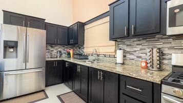 Apartment | Private kitchen | Full-sized fridge, microwave, oven, electric kettle