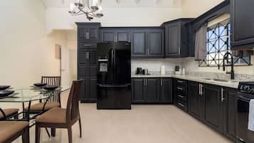 Apartment | Private kitchen | Full-sized fridge, microwave, oven, electric kettle