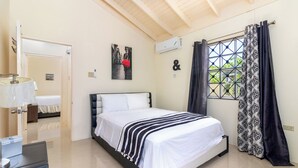 5 bedrooms, WiFi (free) - 5 Bedroom Haven in Draxhall (Ocho Rios)