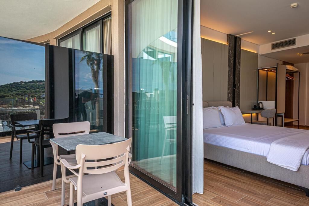 Suite junior, balcón, vista al mar | Balcón
