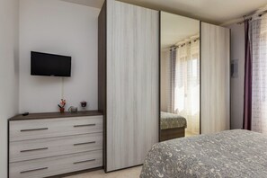 1 bedroom, iron/ironing board, free WiFi, bed sheets