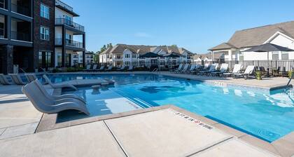 Upscale, New Apt | Pool | Long Stays