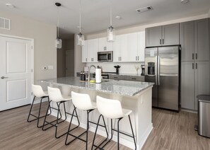 Fridge, microwave, oven, stovetop - Serene, New Apt  | Pool | Long Stays (Athens)