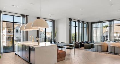 Serene, New Apt | Pool | Long Stays