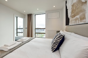 Luxury Apartment, Balcony | Iron/ironing board, free WiFi, bed sheets