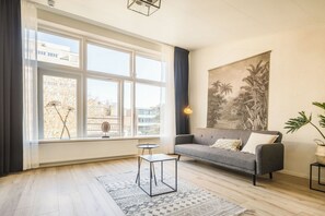 TV - Charming 4 person apartment in central Rotterdam (Rotterdam)