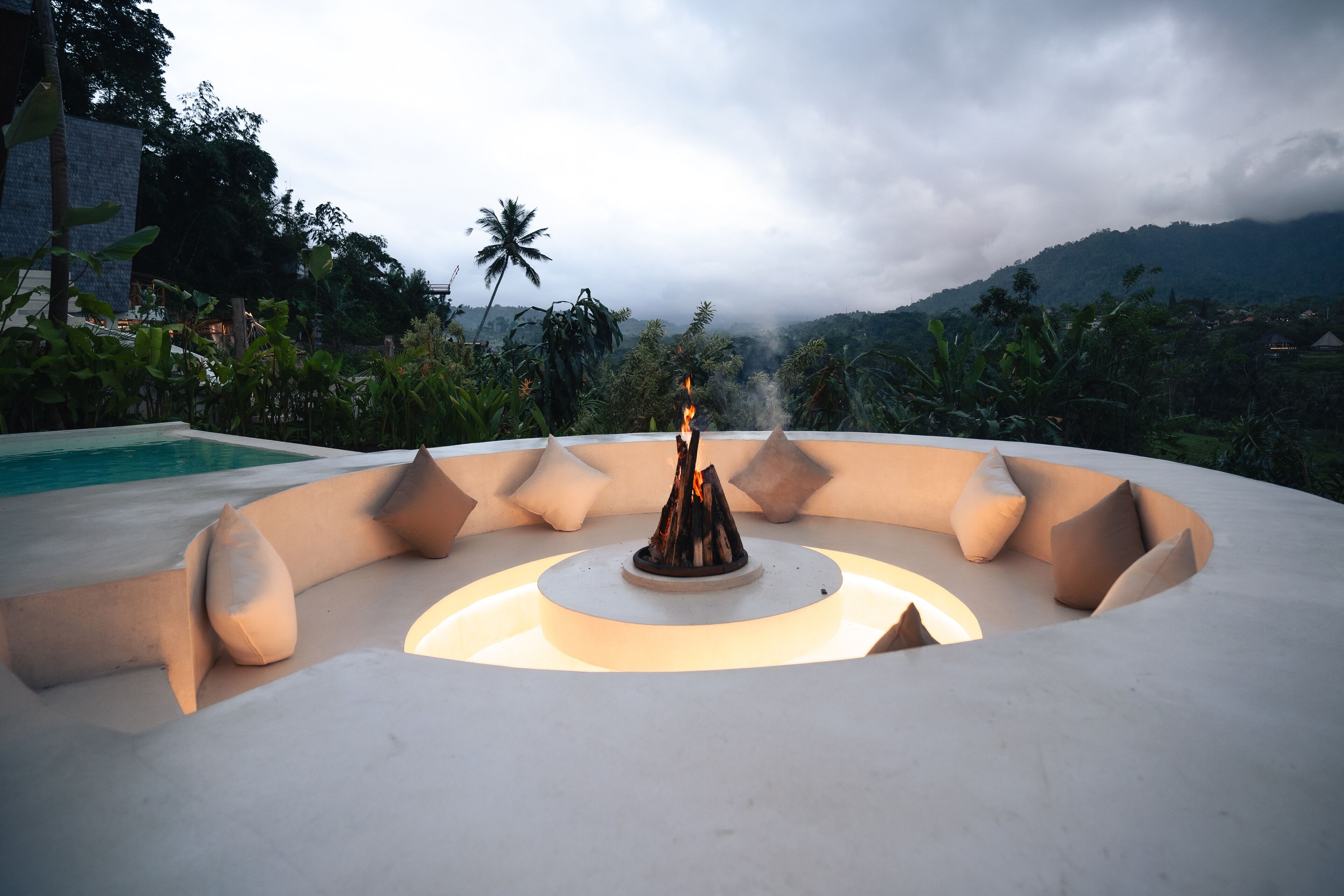 Tina de hidromasaje al aire libre