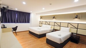 Family Room | Desk, laptop workspace, blackout drapes, WiFi (free)