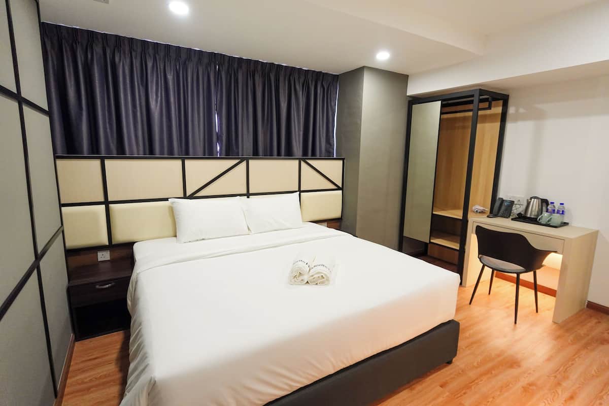 Superior Room, 1 King Bed | Desk, laptop workspace, blackout drapes, free WiFi