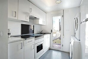 Apartment | Eigene Küche | Kühlschrank, Mikrowelle, Ofen, Herdplatte