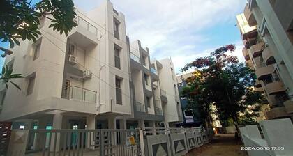 Cozy apartment in charming Kharadi Pune with AC, WiFi
