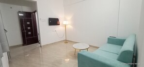 Living area - Cozy apartment in charming Kharadi Pune with AC, WiFi (Pune)