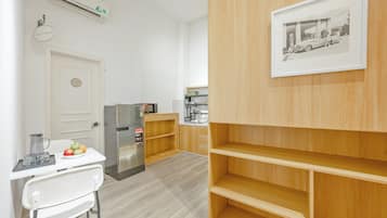 Studio, Kitchen | Desk, free WiFi, bed sheets