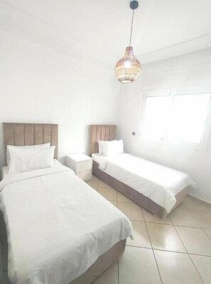 3 habitaciones, tabla de planchar con plancha y wifi gratis 