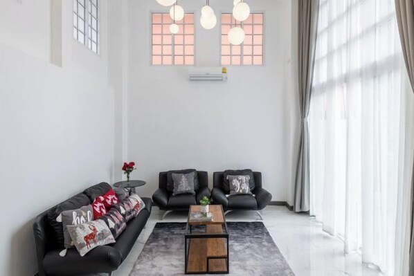 Ballroom - Nimman villa 17 @Nimman soi17 (Chiang Mai)