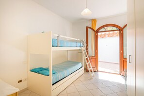 2 bedrooms, laptop workspace, free WiFi, bed sheets