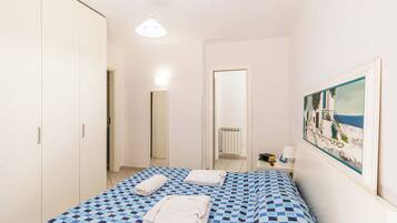 2 bedrooms, laptop workspace, free WiFi, bed sheets