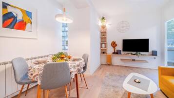 Apartamento família, 1 quarto, ar-condicionado (Quiet Corner Central Zagreb 1BR w/ AC) | Opções para refeição