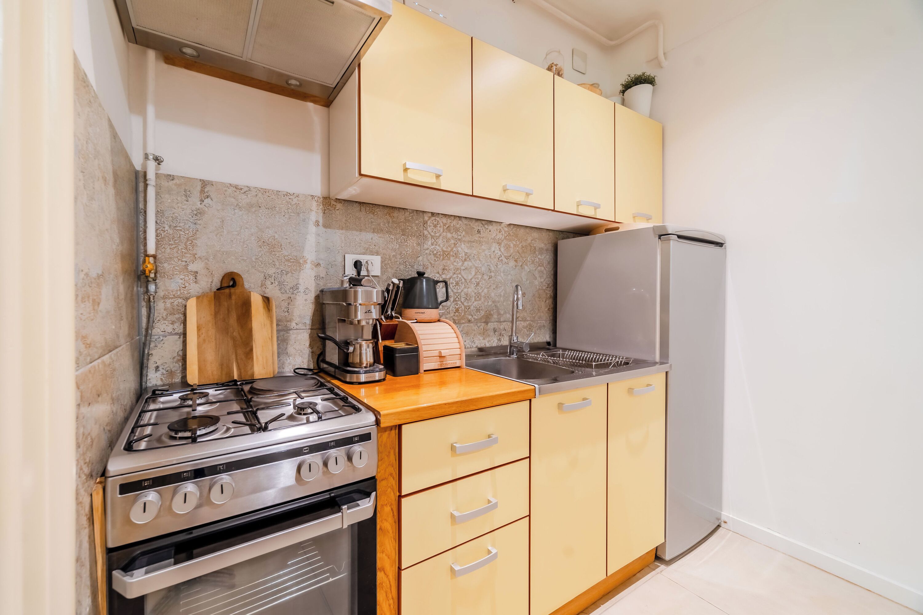家庭公寓, 1 间卧室, 空调 (Quiet Corner Central Zagreb 1BR w/ AC) | 私人厨房