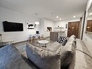 Appartement Deluxe, 2 chambres, vue partielle sur la mer | Accès au Wi-Fi (inclus)