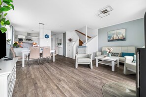 TV, peis, DVD-spiller og stereoanlegg