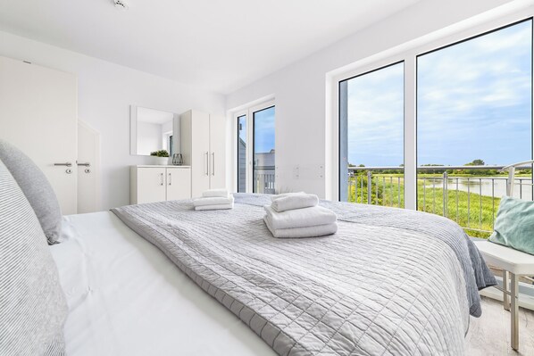 2 bedrooms, iron/ironing board, travel cot, free WiFi