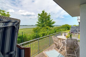 Outdoor dining - Bonnie - First row on the water, 360° roof terrace, sauna, wood-burning stove (Olpenitz)