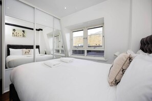 1 chambre, bureau, draps fournis