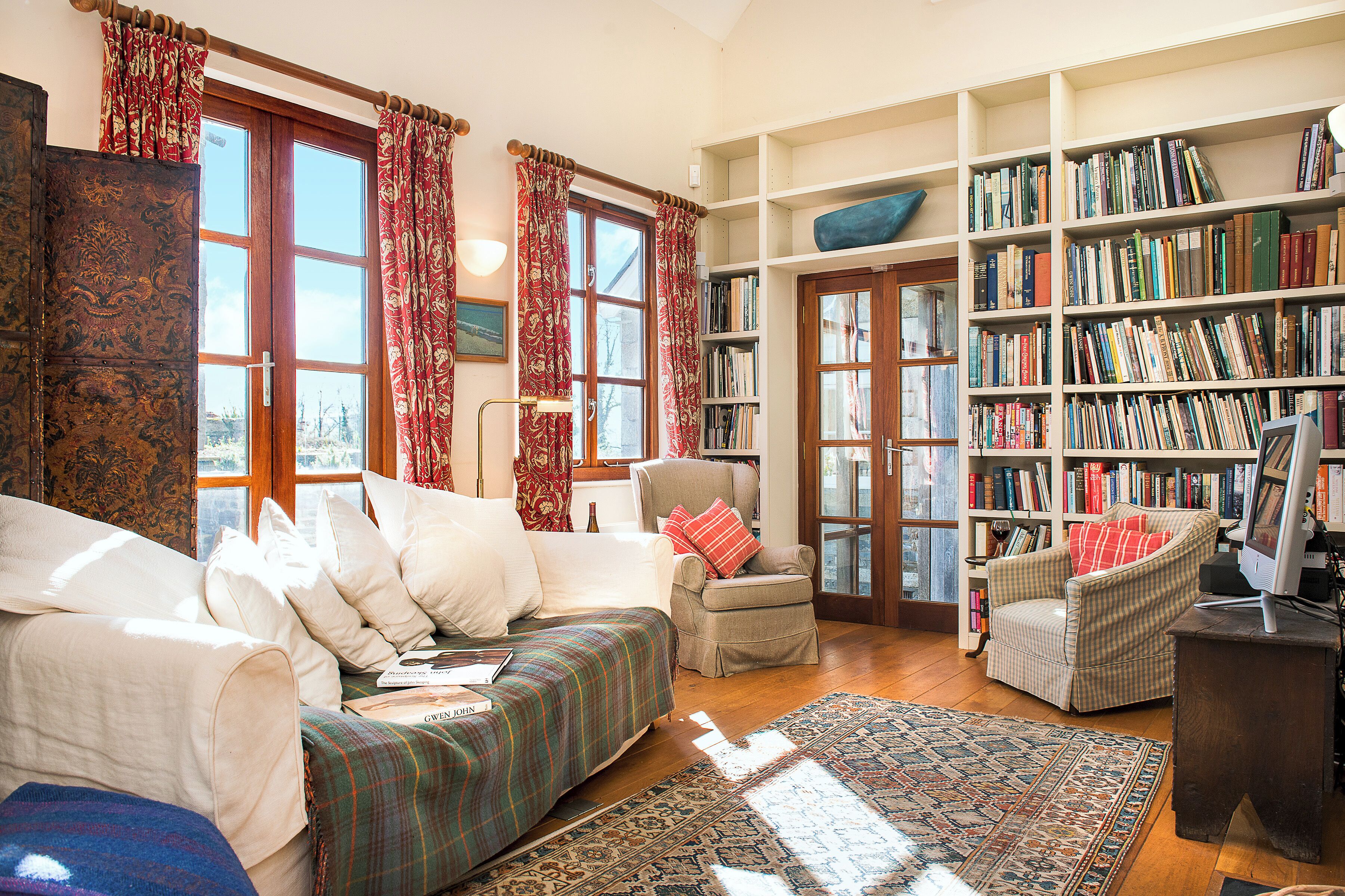 Télévision, cheminée, jeux vidéo, lecteur de DVD