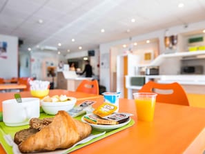 Esmorzar diari d'estil bufet (9.50 EUR per persona)