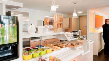 Petit déjeuner buffet servi tous les jours en supplément